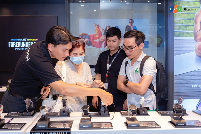Lựa chọn sản phẩm và dịch vụ hỗ trợ khi mua smartwatch tại FPT Shop
