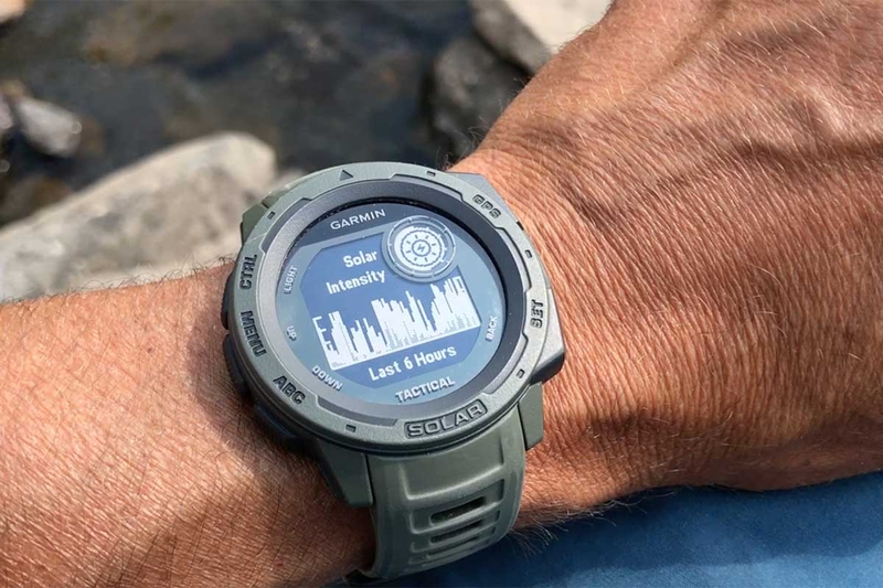 Đồng hồ Garmin Solar sạc bằng ánh sáng mặt trời