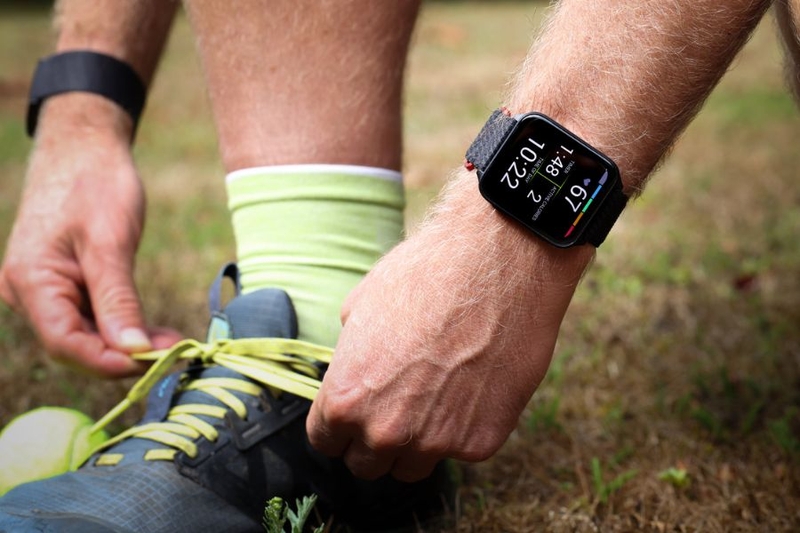 Đồng hồ Garmin Venu màn hình AMOLED theo dõi sức khỏe