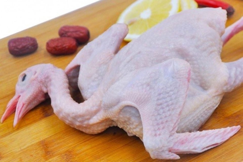 sơ chế bồ câu hầm đậu đen hạt sen