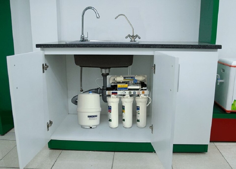 Lắp lõi lọc nước dưới bồn rửa tại nhà