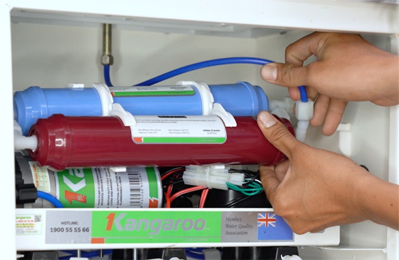 Đưa dây dẫn xuống bình áp