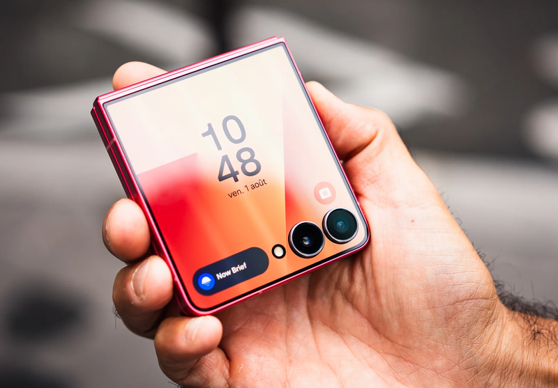 so sánh Galaxy Z Flip 7 và Xiaomi Mix Flip 2 1.png