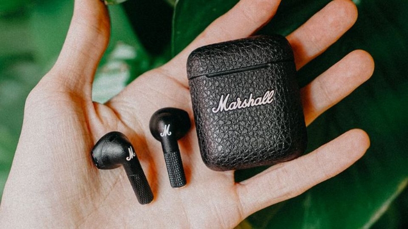 So sánh Marshall Minor 3 và AirPods 2 3