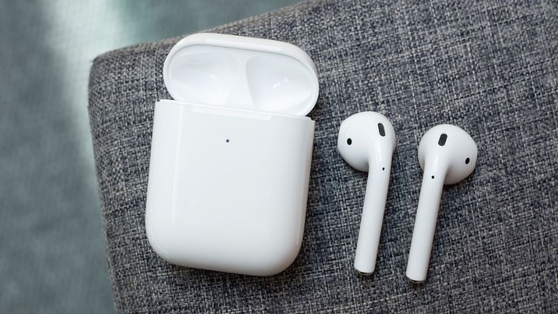 So sánh Marshall Minor 3 và AirPods 2 4