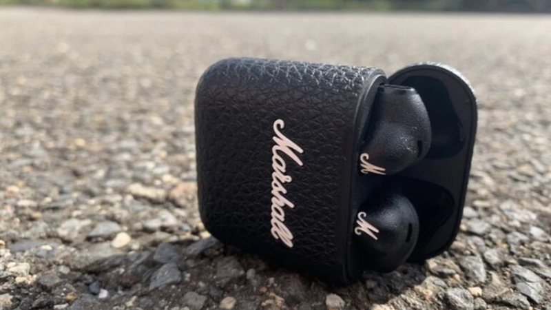 So sánh Marshall Minor 3 và AirPods 2 6