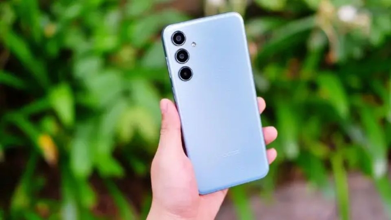 so sánh Samsung Galaxy A và M 5
