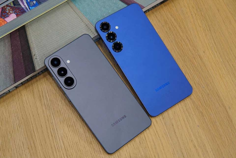 Chi tiết so sánh OPPO Find N6 và Samsung S26 (2)