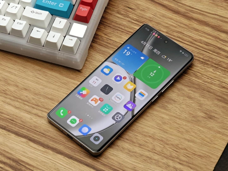 So sánh Vivo iQOO Z9 Turbo và Realme GT Neo 6 SE 4