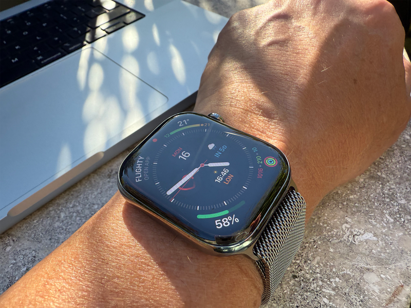 Giá bán Apple Watch Series 10 nhỉnh hơn