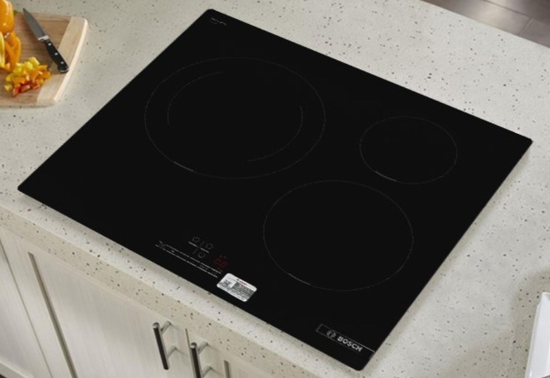 So s&aacute;nh bếp từ Bosch v&agrave; Chefs - h&igrave;nh 1