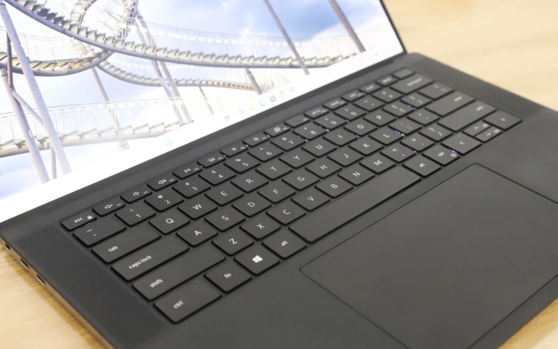 Bàn phím và touchpad