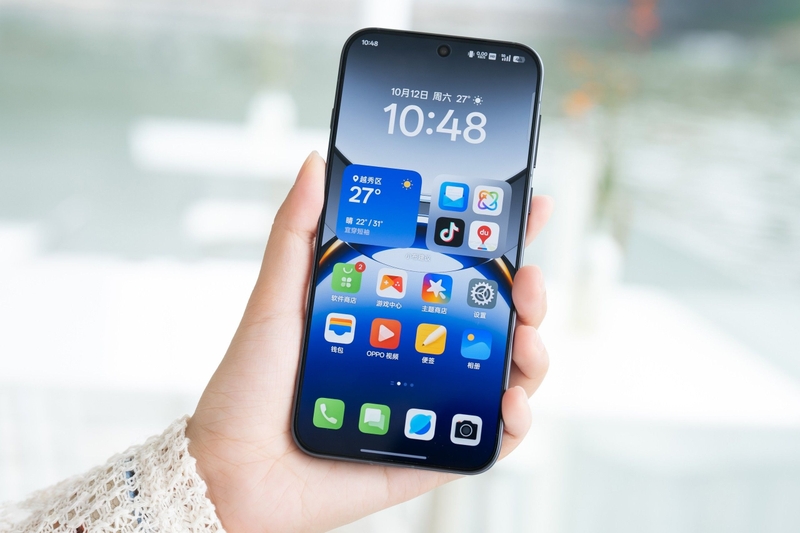 So sánh độ sáng và chất lượng màn hình điện thoại 3