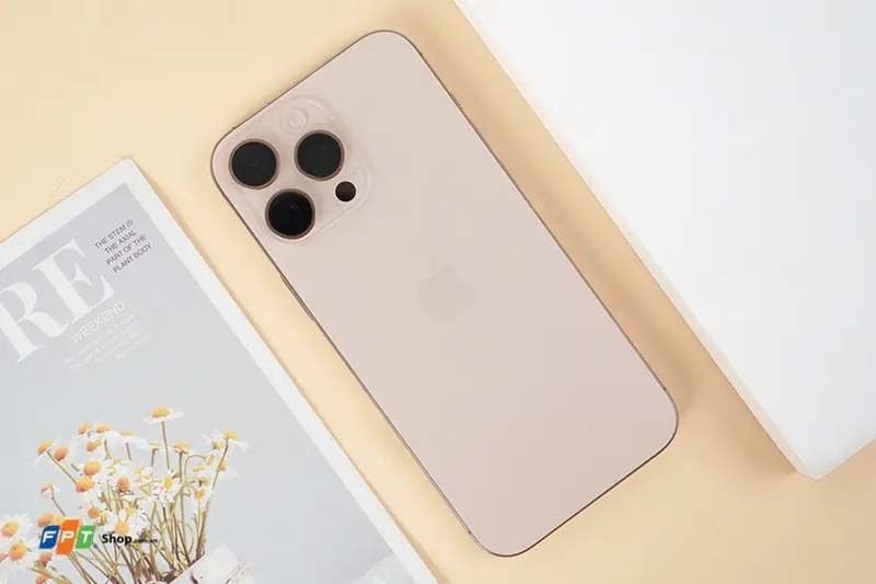 So sánh Fold 7 vs iPhone 16 Pro Max (ảnh 3)