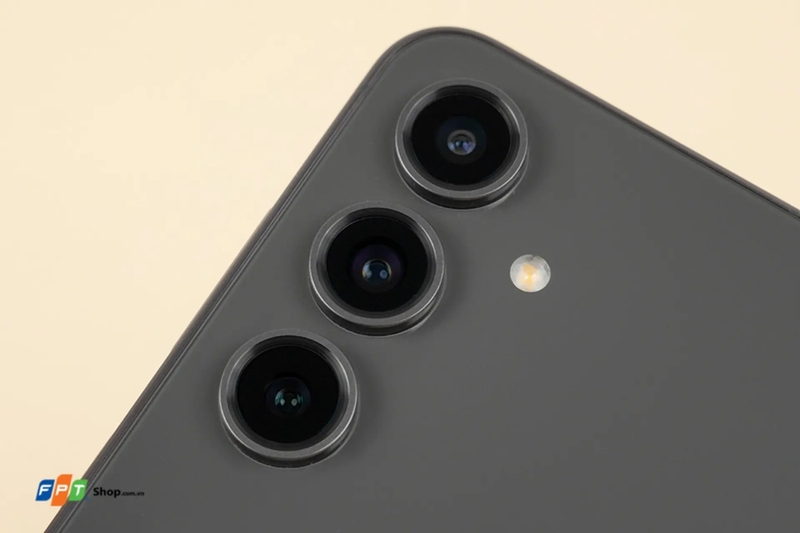 So sánh Galaxy A56 và Galaxy S24 FE hình 7