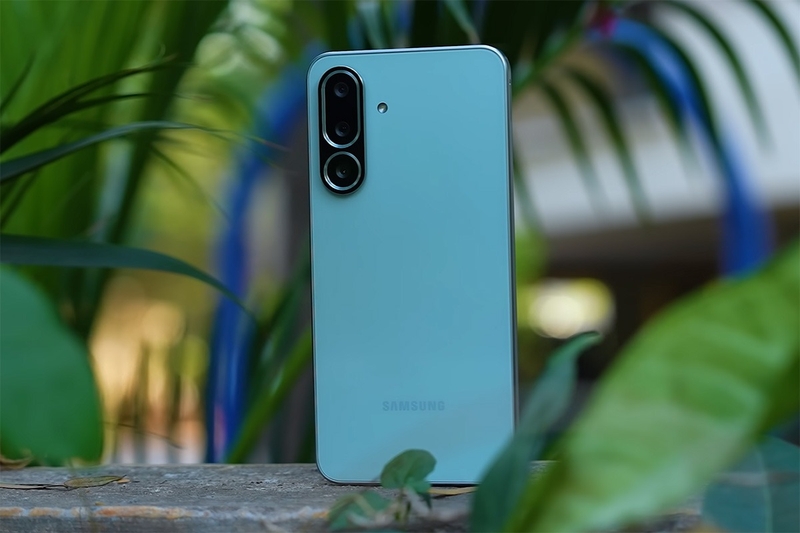 So sánh Galaxy M56 và Redmi Note 14 Pro Plus 1