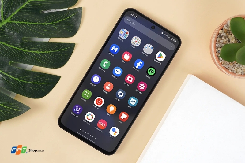 So sánh Galaxy S24 FE và Galaxy A55 hình 4