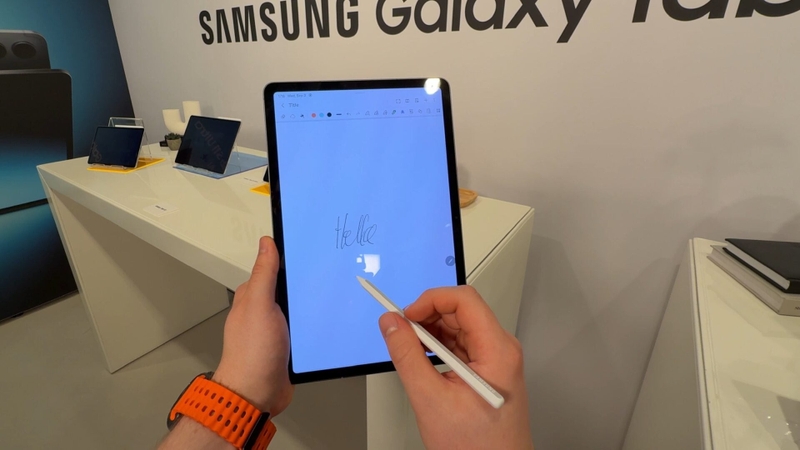 So sánh Galaxy Tab S11 và Tab S11 Ultra 6