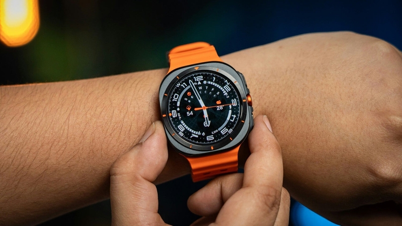 So sánh Galaxy Watch Ultra 2025 và 2024 2