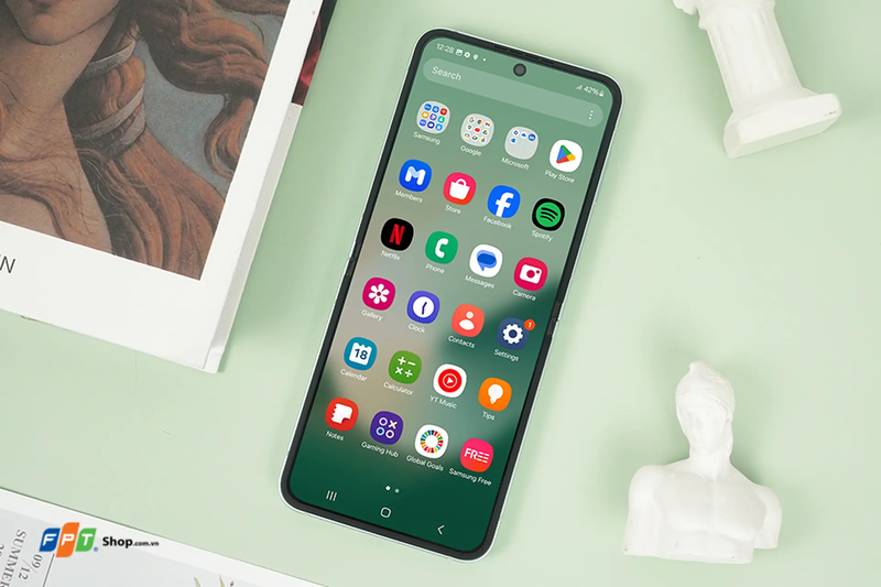 So sánh Galaxy Z Flip7 và Galaxy Z Flip6 7