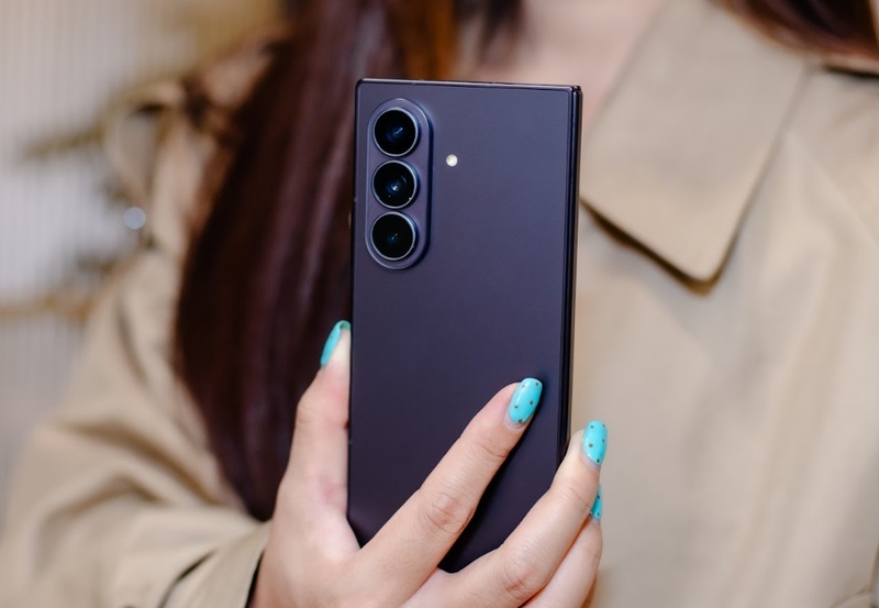 So sánh Galaxy Z Fold 8 Ultra và iPhone 17 Pro Max - hình 11