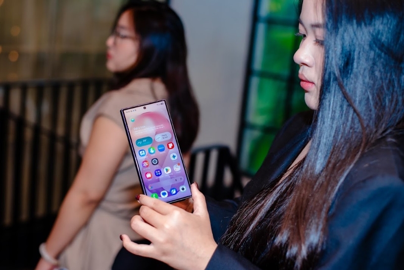 So sánh Galaxy Z Fold 8 Ultra và iPhone 17 Pro Max - hình 15