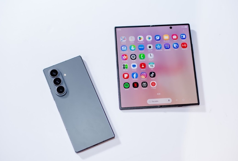 So sánh Galaxy Z Fold 8 Ultra và iPhone 17 Pro Max - hình 4