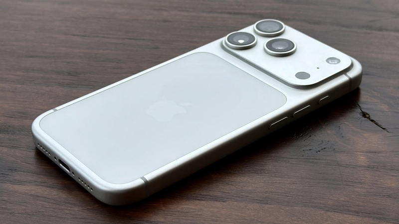 So sánh Galaxy Z Fold 8 Ultra và iPhone 17 Pro Max - hình 5