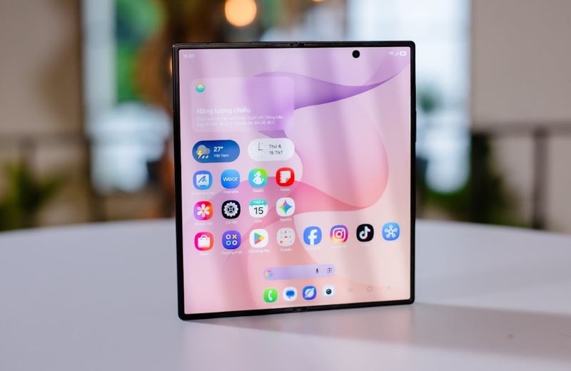 So sánh Galaxy Z Fold 8 Ultra và iPhone 17 Pro Max - hình 6