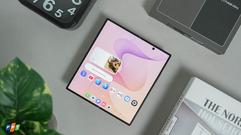 So sánh Galaxy Z Fold 8 Ultra và S25 Ultra 6