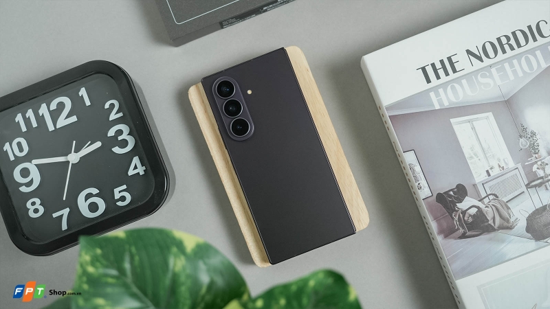 So sánh Galaxy Z Fold 8 Ultra và S25 Ultra 18