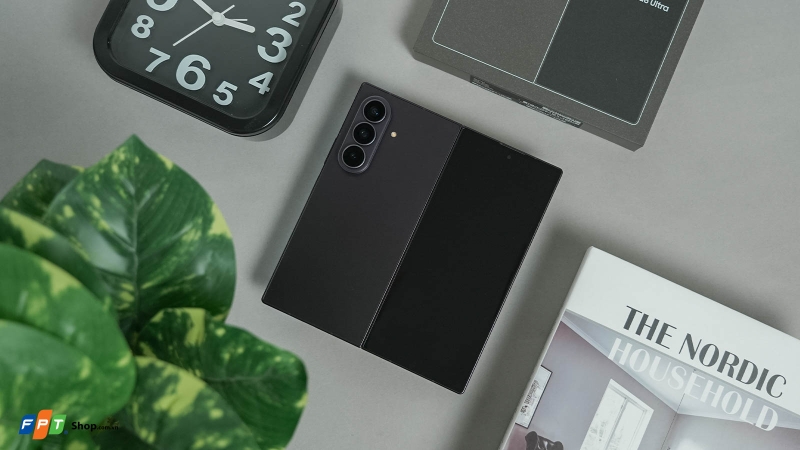 So sánh Galaxy Z Fold 8 Ultra và S25 Ultra 1