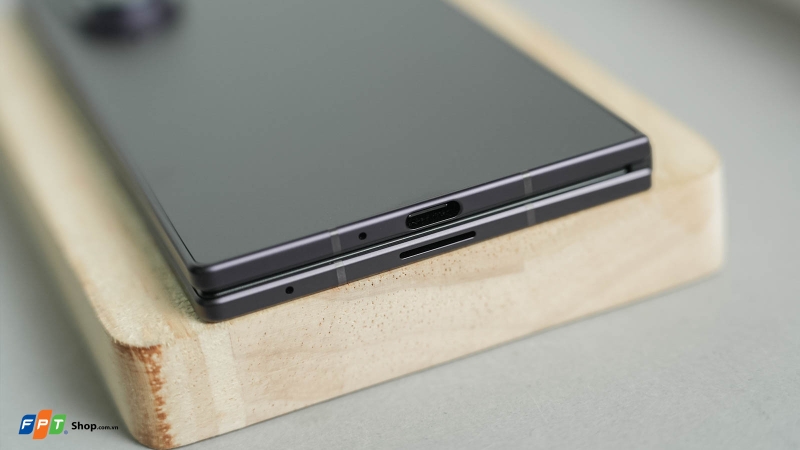 So sánh Galaxy Z Fold 8 Ultra và S25 Ultra 12