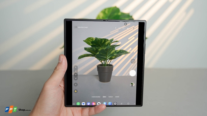 So sánh Galaxy Z Fold 8 Ultra và S25 Ultra 10