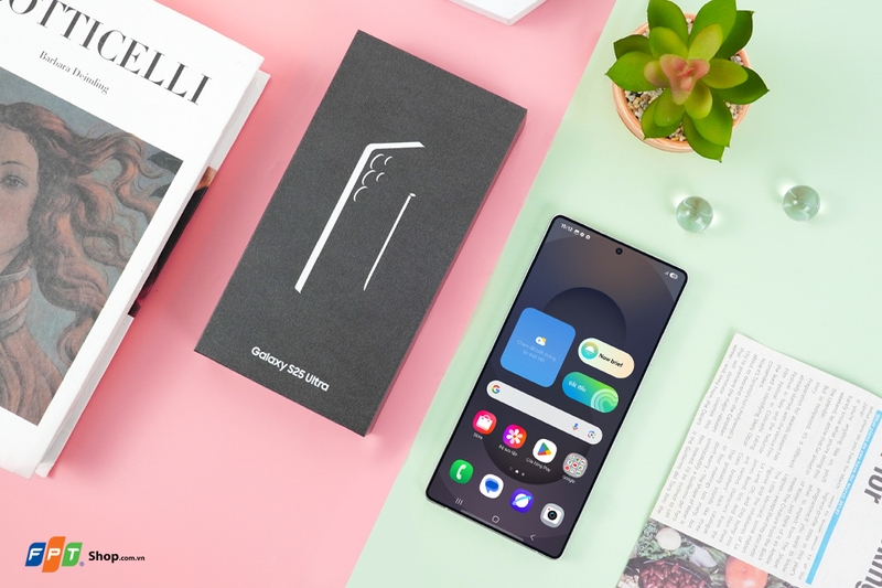 So sánh Galaxy Z Fold 8 Ultra và S25 Ultra 11