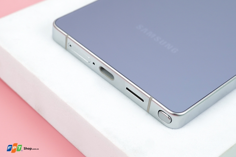 So sánh Galaxy Z Fold 8 Ultra và S25 Ultra 16