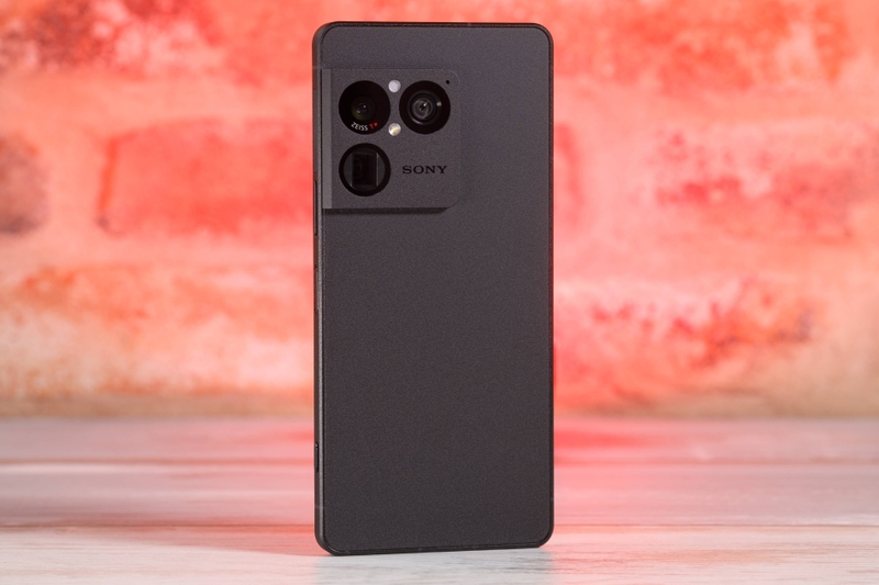 So sánh Galaxy Z Fold8 và Sony Xperia 1 VIII - hình 2