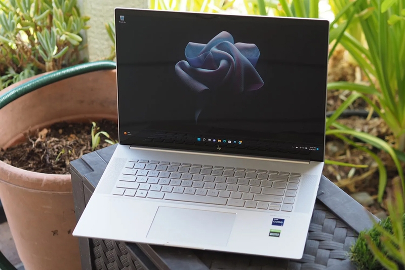 So sánh laptop HP Envy và HP Victus - 12