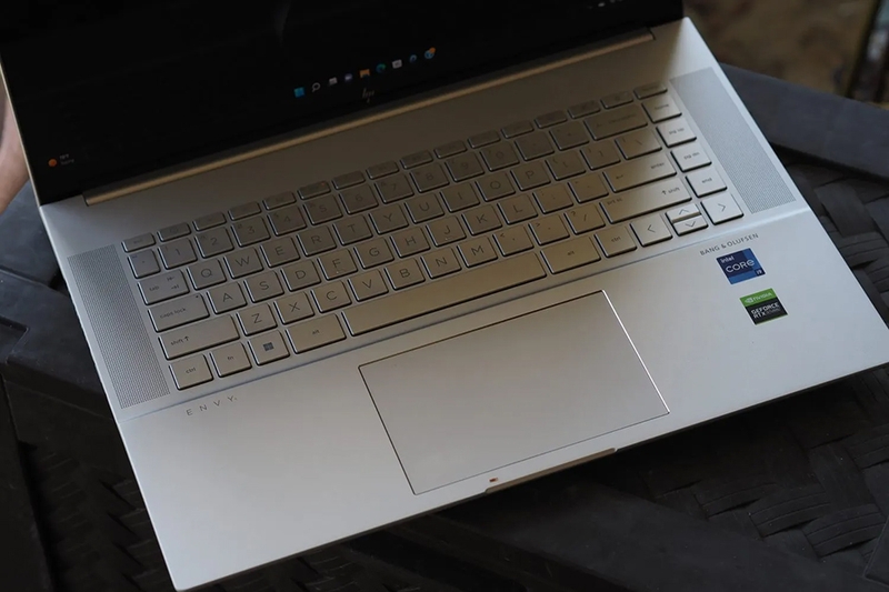 So sánh laptop HP Envy và HP Victus - 06