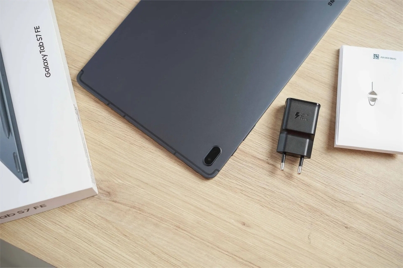 So sánh iPad Gen 9 và Samsung Galaxy Tab S7 FE 10