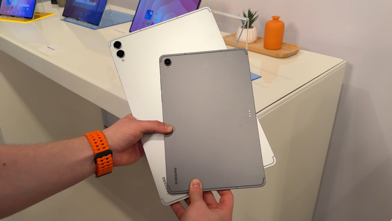 So sánh iPad và máy tính bảng Samsung 2