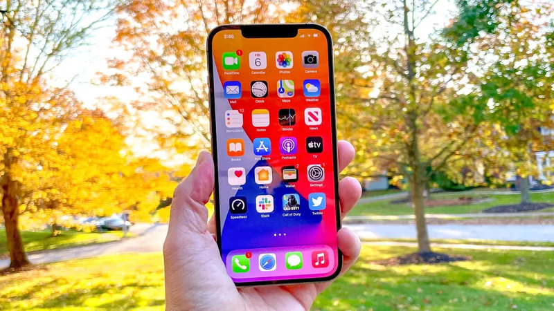 So sánh iPhone 12 Pro Max và iPhone 15 3