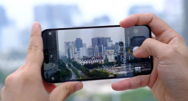 So sánh iPhone 14 và Asus Zenfone 10 hình 2