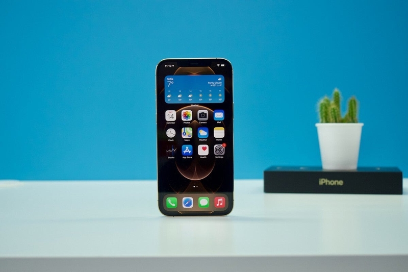 So sánh iPhone 15 và iPhone 12 Pro Max 4