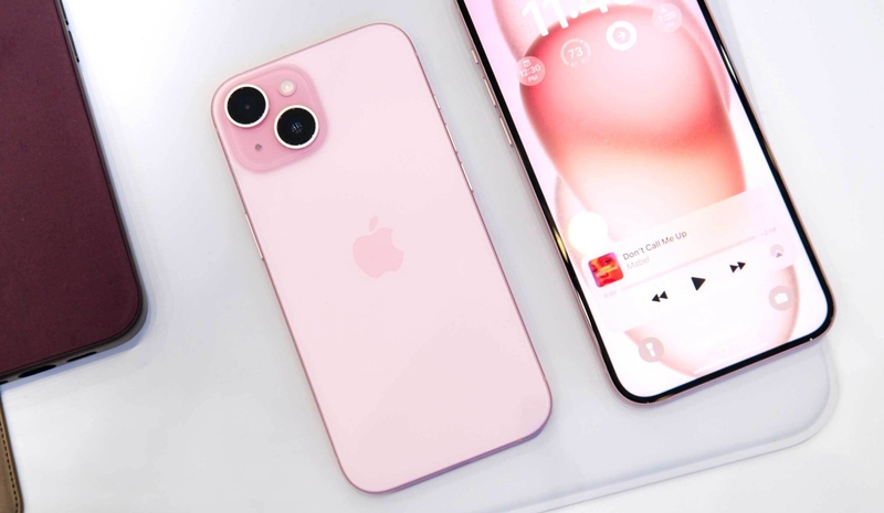 So sánh iPhone 15 và iPhone 12 Pro Max 1