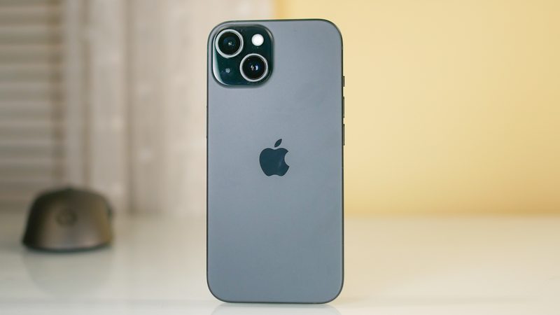 So sánh iPhone 15 và iPhone 13 mini - hình 1