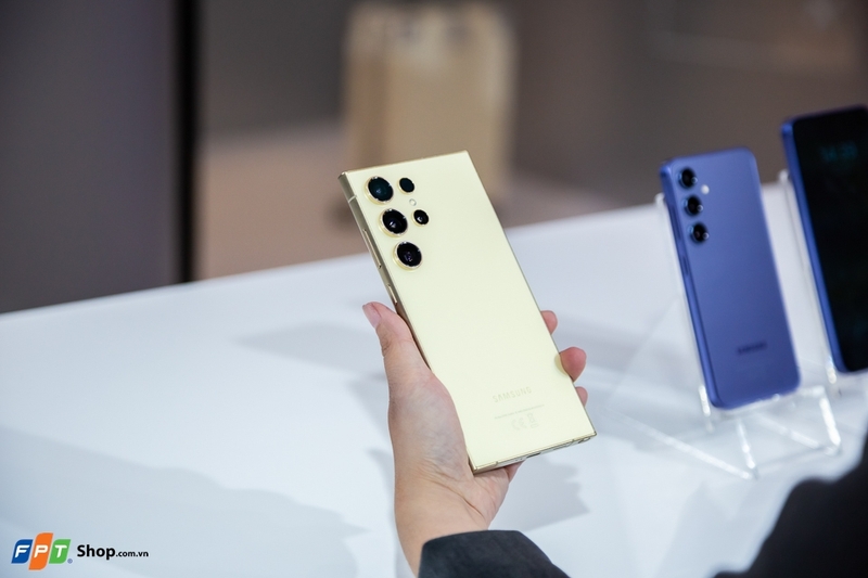 So sánh Samsung Galaxy S24 Ultra và iPhone 16 Pro Max (ảnh 3)