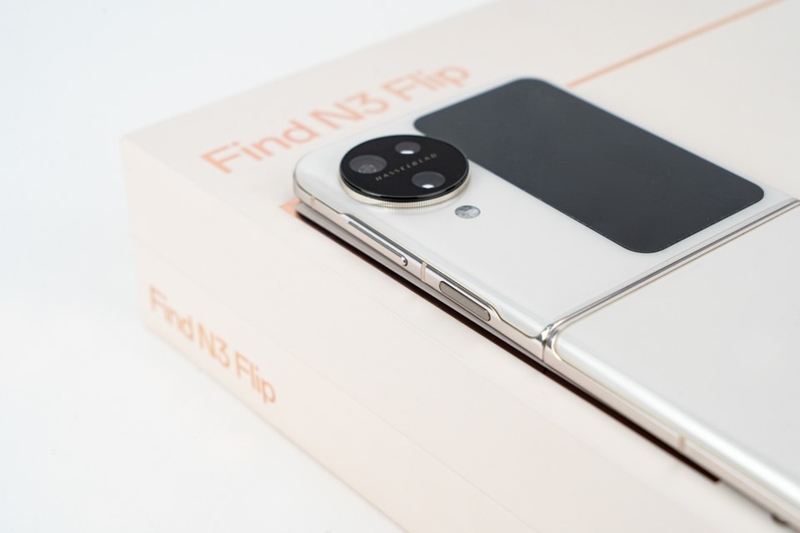 So sánh iPhone 16 Pro và OPPO Find N3 Flip (ảnh 8)