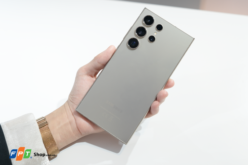 So sánh iPhone 16 Pro và Samsung S24 Ultra (ảnh 2)