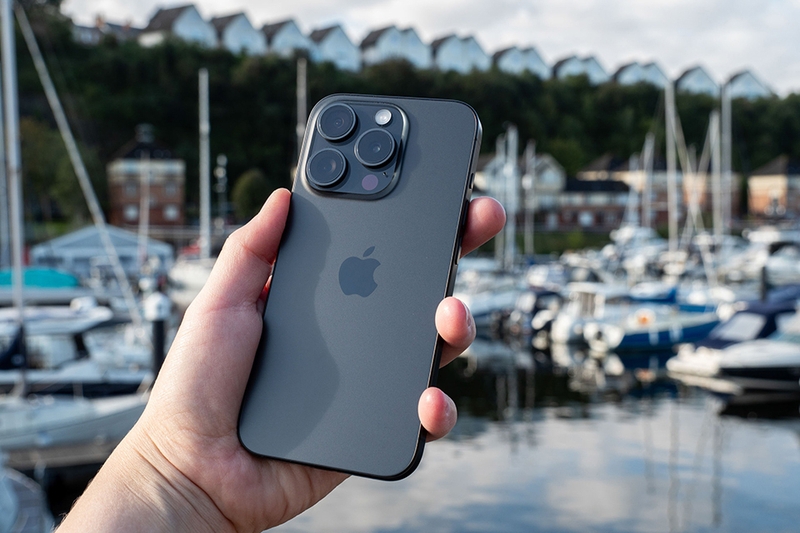 So sánh iPhone 16 và iPhone 15 Pro (hình 1)